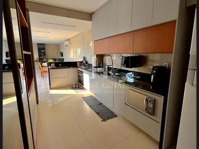 Sobrado com 210m² 3 quartos e 4 banheiros, à venda, no bairro Jardim Atlântico em Goiânia