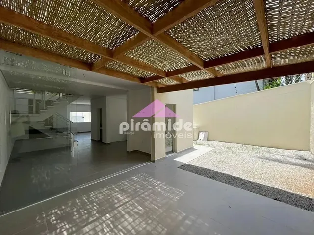 Sobrado com 200m² 4 quartos e 5 banheiros, à venda, no bairro Juquehy em São Sebastião