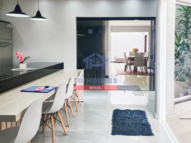 Sobrado com 360m² 3 quartos e 2 banheiros, à venda, no bairro Cachoeira em Araucária