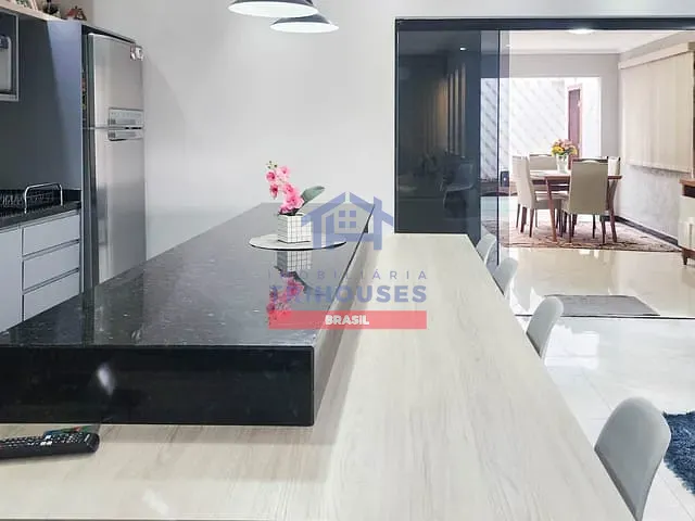 Sobrado com 360m² 3 quartos e 2 banheiros, à venda, no bairro Cachoeira em Araucária