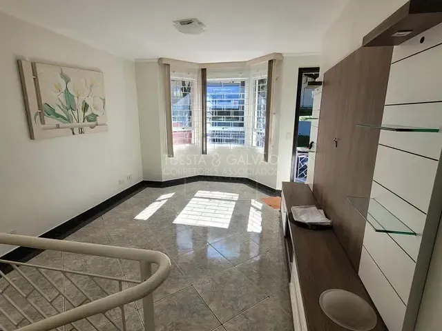 Sobrado com 136m² 3 quartos e 2 banheiros, à venda, no bairro Bacacheri em Curitiba