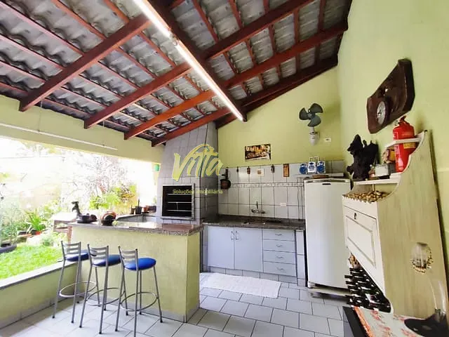 Sobrado 4 quartos e 5 banheiros, à venda, no bairro Centro em Araucária