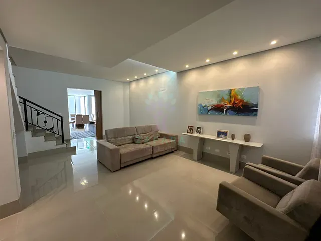 Sobrado com 360m² 5 quartos e 4 banheiros, à venda, no bairro Carandá Bosque em Campo Grande