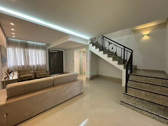 Sobrado com 360m² 5 quartos e 4 banheiros, à venda, no bairro Carandá Bosque em Campo Grande