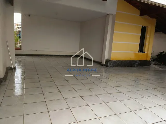 Sobrado com 350m² 4 quartos e 1 banheiro, à venda, no bairro Parque São Benedito em Pindamonhangaba
