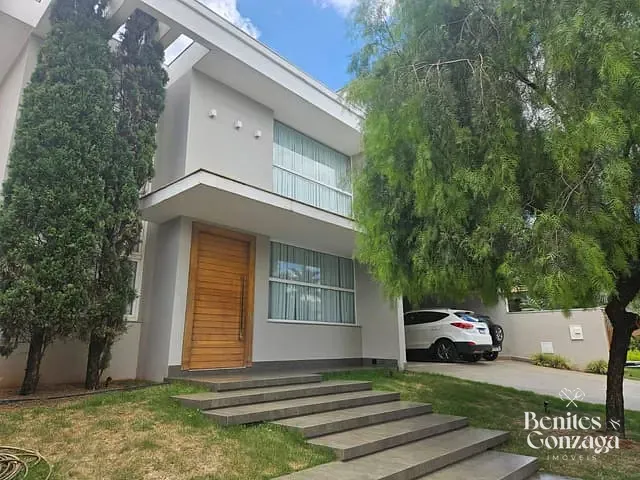 Sobrado com 468m² 4 quartos e 5 banheiros, à venda, no bairro Conjunto Habitacional Inocente Vila Nova Júnior em Maringá