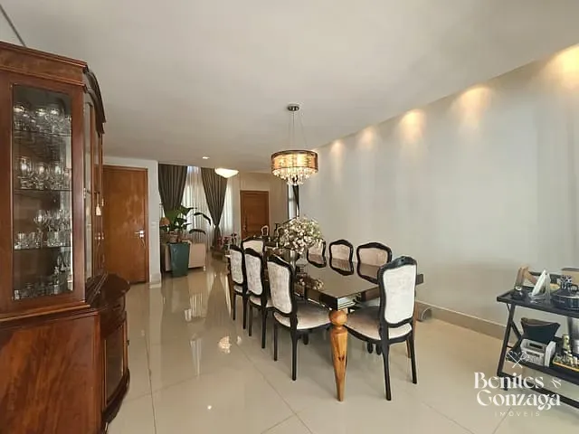 Sobrado com 468m² 4 quartos e 5 banheiros, à venda, no bairro Conjunto Habitacional Inocente Vila Nova Júnior em Maringá