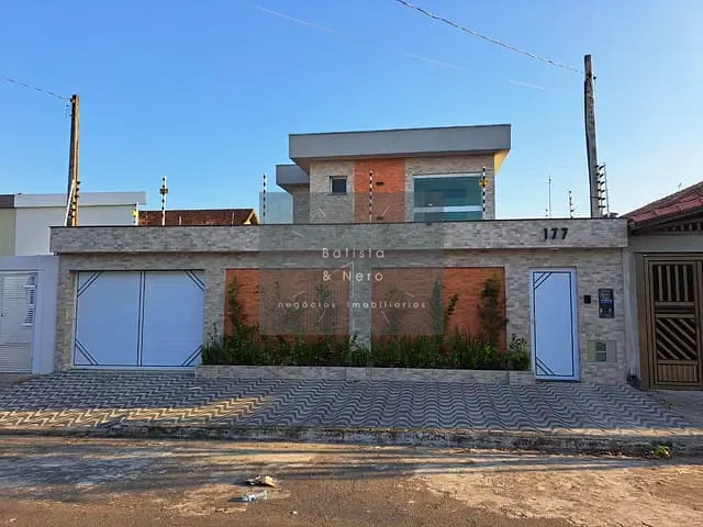 Sobrado com 250m² 5 quartos e 4 banheiros, à venda, no bairro Mirim em Praia Grande