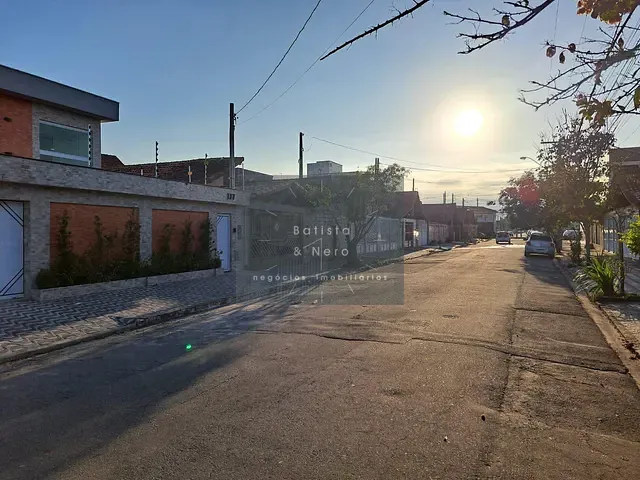 Sobrado com 250m² 5 quartos e 4 banheiros, à venda, no bairro Mirim em Praia Grande