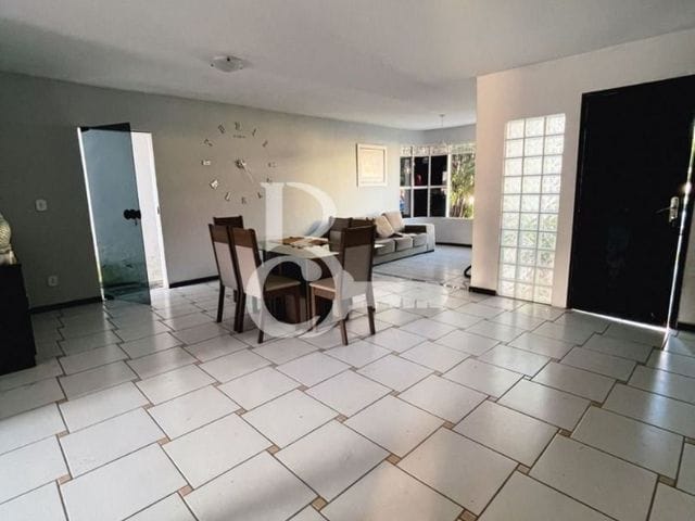 Sobrado com 360m² 5 quartos e 2 banheiros, à venda, no bairro Parque Santo Amaro em Campos dos Goytacazes
