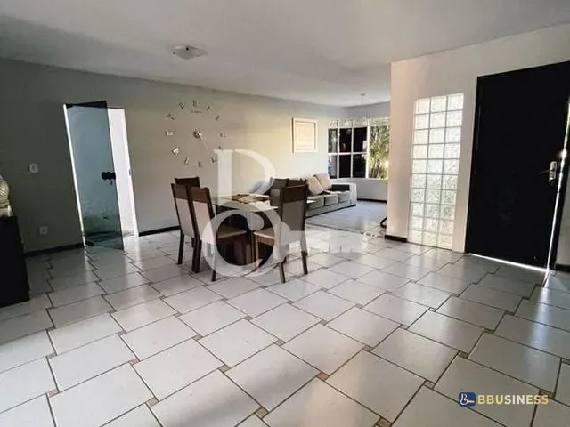 Sobrado com 360m² 5 quartos e 2 banheiros, à venda, no bairro Parque Santo Amaro em Campos dos Goytacazes