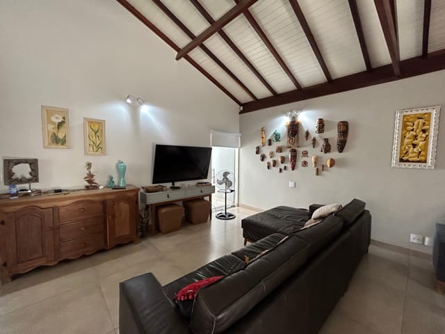 Sobrado com 250m² 3 quartos e 4 banheiros, à venda, no bairro Prolongamento Jardim Ângela Rosa em Franca