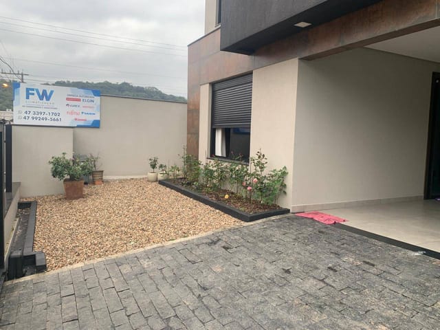 Sobrado com 264m² 4 quartos e 2 banheiros, à venda, no bairro Praia Alegre em Penha
