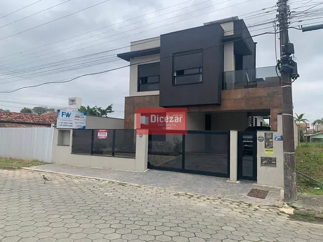 Sobrado com 264m² 4 quartos e 2 banheiros, à venda, no bairro Praia Alegre em Penha
