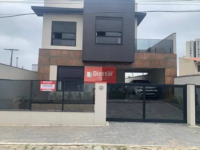 Sobrado com 264m² 4 quartos e 2 banheiros, à venda, no bairro Praia Alegre em Penha