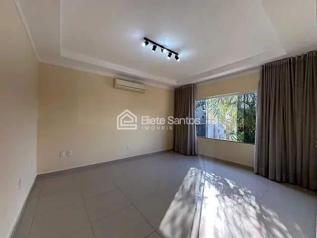 Sobrado com 312m² 4 quartos e 4 banheiros, à venda, no bairro Jardim Primavera em Nova Odessa
