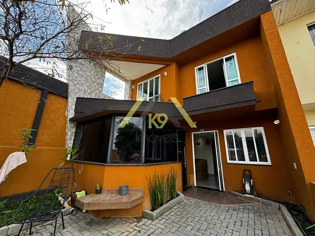 Sobrado com 176m² 3 quartos e 3 banheiros, à venda, no bairro Campo Pequeno em Colombo