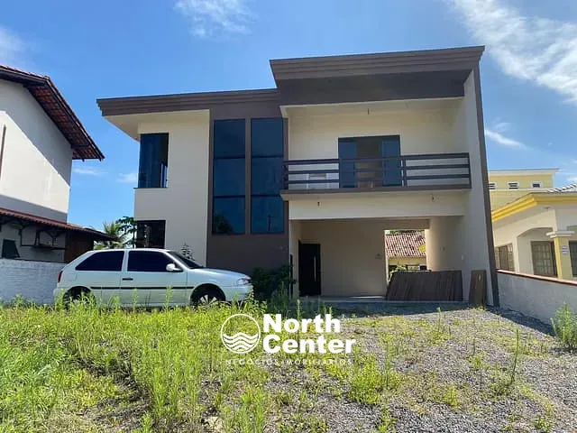 Sobrado com 455m² 3 quartos e 1 banheiro, à venda, no bairro Salinas em Balneário Barra do Sul