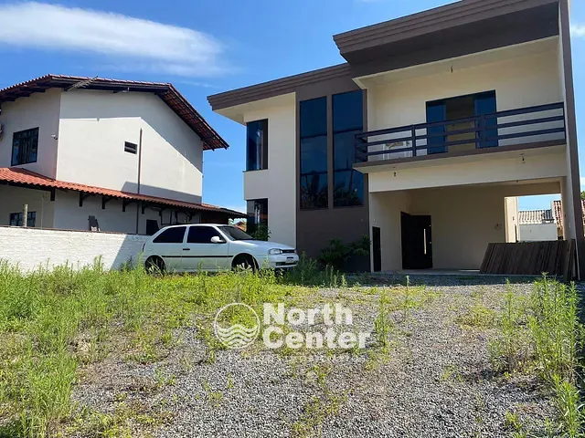Sobrado com 455m² 3 quartos e 1 banheiro, à venda, no bairro Salinas em Balneário Barra do Sul