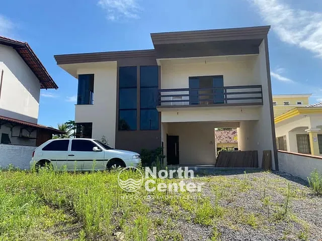 Sobrado com 455m² 3 quartos e 1 banheiro, à venda, no bairro Salinas em Balneário Barra do Sul