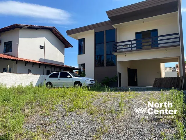 Sobrado com 455m² 3 quartos e 1 banheiro, à venda, no bairro Salinas em Balneário Barra do Sul