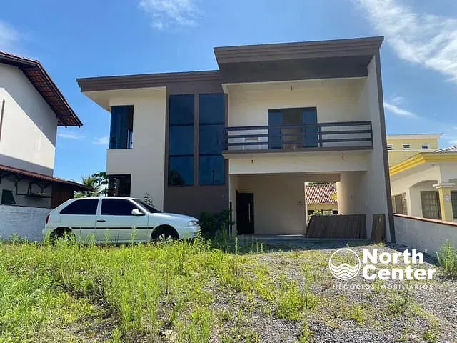 Sobrado com 455m² 3 quartos e 1 banheiro, à venda, no bairro Salinas em Balneário Barra do Sul