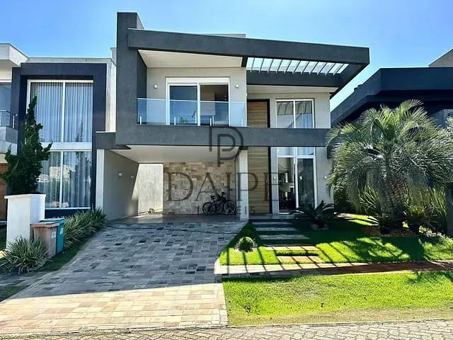 Sobrado 4 quartos e 5 banheiros, à venda, no bairro Centro em Capão da Canoa