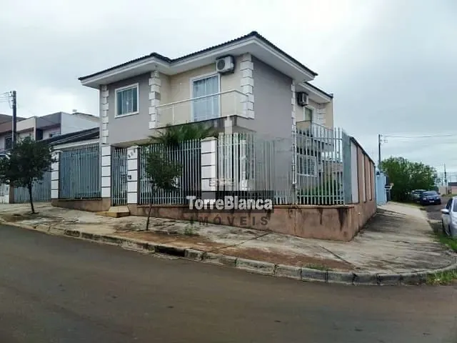 Sobrado com 168m² 4 quartos e 3 banheiros, à venda, no bairro Uvaranas em Ponta Grossa