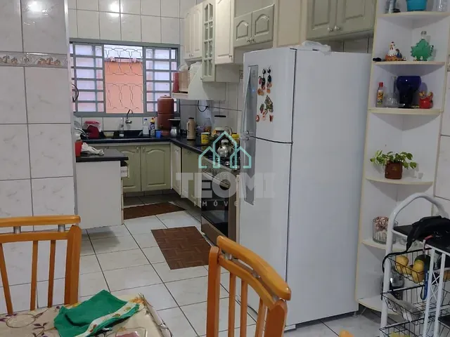 Sobrado com 250m² 3 quartos e 1 banheiro, à venda, no bairro Residencial Paraiso em Taubaté