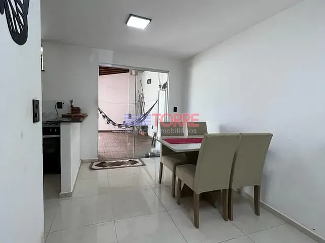 Sobrado 3 quartos e 3 banheiros, à venda, no bairro Nossa Senhora da Vitória em Ilhéus