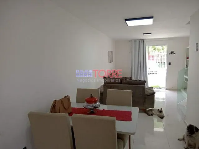 Sobrado 3 quartos e 3 banheiros, à venda, no bairro Nossa Senhora da Vitória em Ilhéus