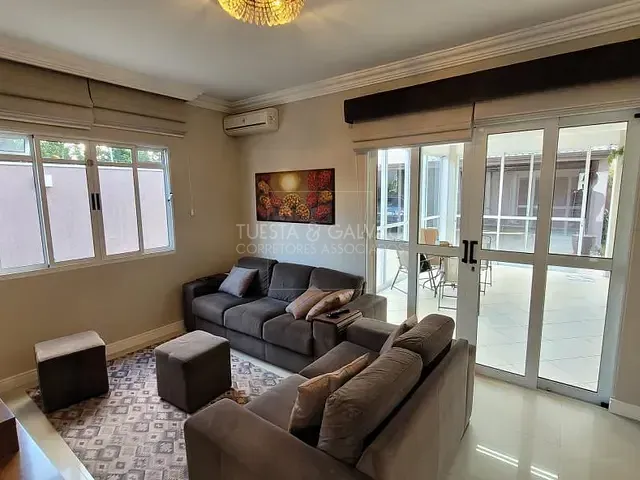 Sobrado com 288m² 3 quartos e 5 banheiros, à venda, no bairro Guaíra em Curitiba