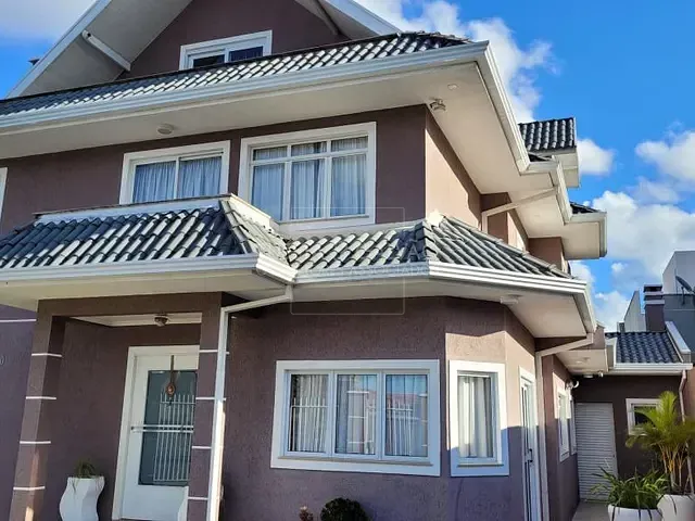 Sobrado com 288m² 3 quartos e 5 banheiros, à venda, no bairro Guaíra em Curitiba