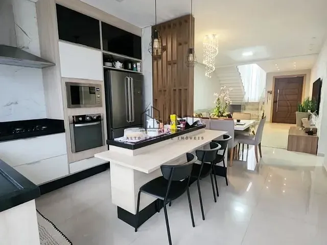 Sobrado com 250m² 3 quartos e 2 banheiros, à venda, no bairro Cézar de Souza em Mogi das Cruzes
