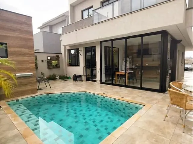 Sobrado com 250m² 3 quartos e 2 banheiros, à venda, no bairro Cézar de Souza em Mogi das Cruzes