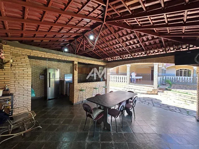 Sobrado com 1004m² 5 quartos e 4 banheiros, à venda, no bairro Setor Habitacional Arniqueira (Águas Claras) em Brasília