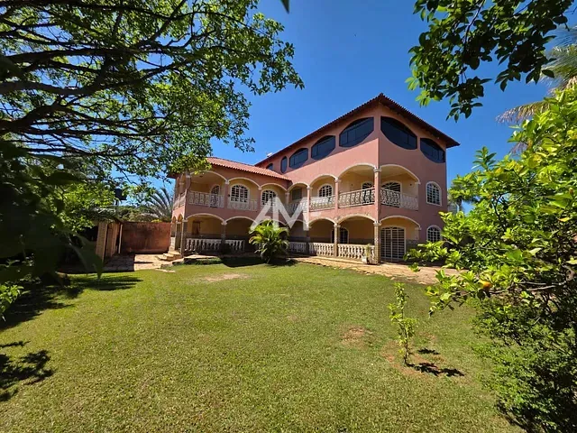 Sobrado com 1004m² 5 quartos e 4 banheiros, à venda, no bairro Setor Habitacional Arniqueira (Águas Claras) em Brasília