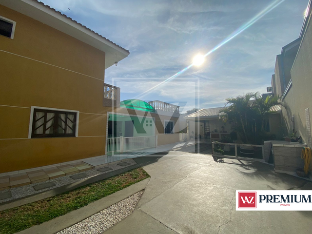 Sobrado com 495m² 3 quartos e 4 banheiros, à venda, no bairro Uvaranas em Ponta Grossa