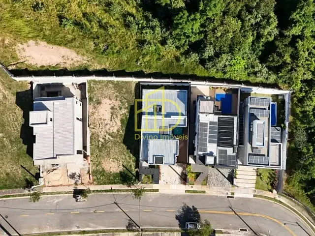 Sobrado 3 quartos e 3 banheiros, à venda, no bairro Green Valley em Votorantim