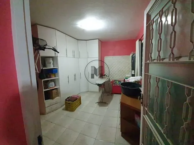 Sobrado com 250m² 4 quartos e 4 banheiros, à venda, no bairro Jardim Coelho Neto em Guaratinguetá