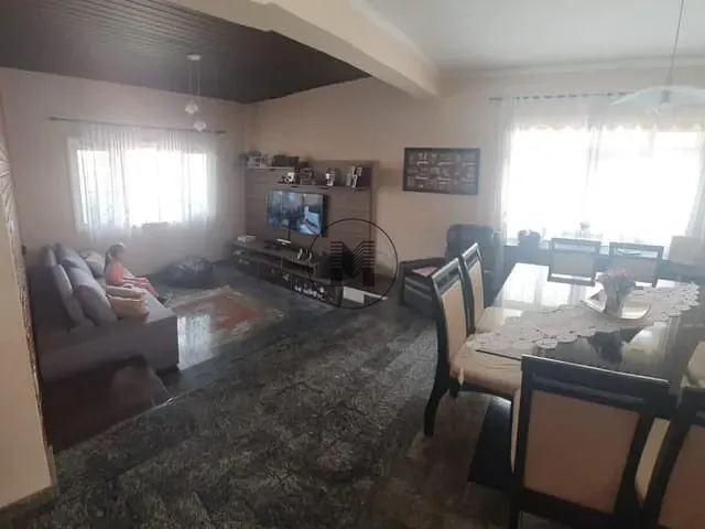 Sobrado com 250m² 4 quartos e 4 banheiros, à venda, no bairro Jardim Coelho Neto em Guaratinguetá