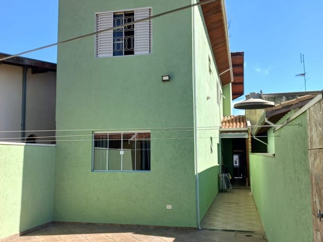 Sobrado com 200m² 3 quartos e 4 banheiros, à venda, no bairro Nossa Senhora do Perpétuo Socorro em Pindamonhangaba