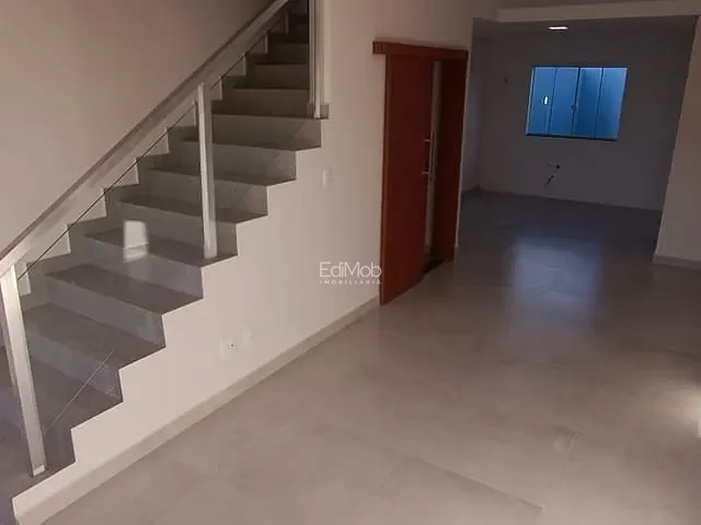 Sobrado com 125m² 3 quartos e 2 banheiros, à venda, no bairro Floresta em Cascavel