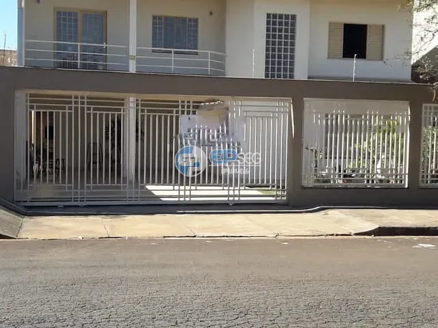 Sobrado com 360m² 5 quartos e 4 banheiros, à venda, no bairro Messiânico em Londrina