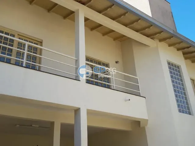 Sobrado com 360m² 5 quartos e 4 banheiros, à venda, no bairro Messiânico em Londrina