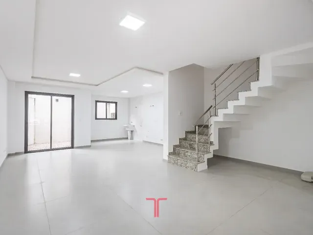 Sobrado com 125m² 3 quartos e 4 banheiros, à venda, no bairro Boqueirão em Curitiba