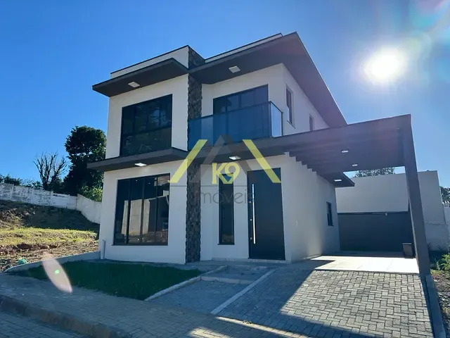 Sobrado com 214m² 3 quartos e 3 banheiros, à venda, no bairro Guaraituba em Colombo