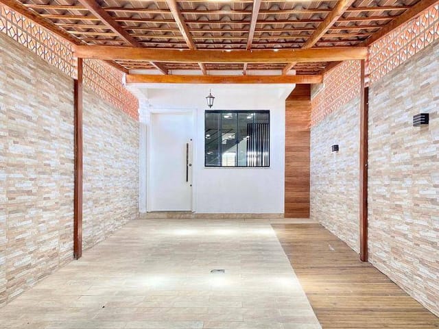 Foto do Sobrado - Excelente sobrado à venda no bairro Santa Regina em Camboriú, com 3 dormitórios sendo uma suíte, espaço nos fundos | Lions Group Imóveis