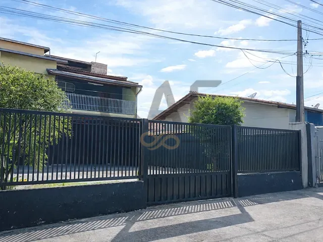 Sobrado 3 quartos e 3 banheiros, para alugar, no bairro Vila São José em Jaguariúna
