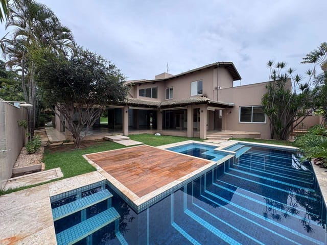 Sobrado com 651m² 4 quartos e 6 banheiros, à venda, no bairro Cidade Vera Cruz - Jardins Viena em Aparecida de Goiânia